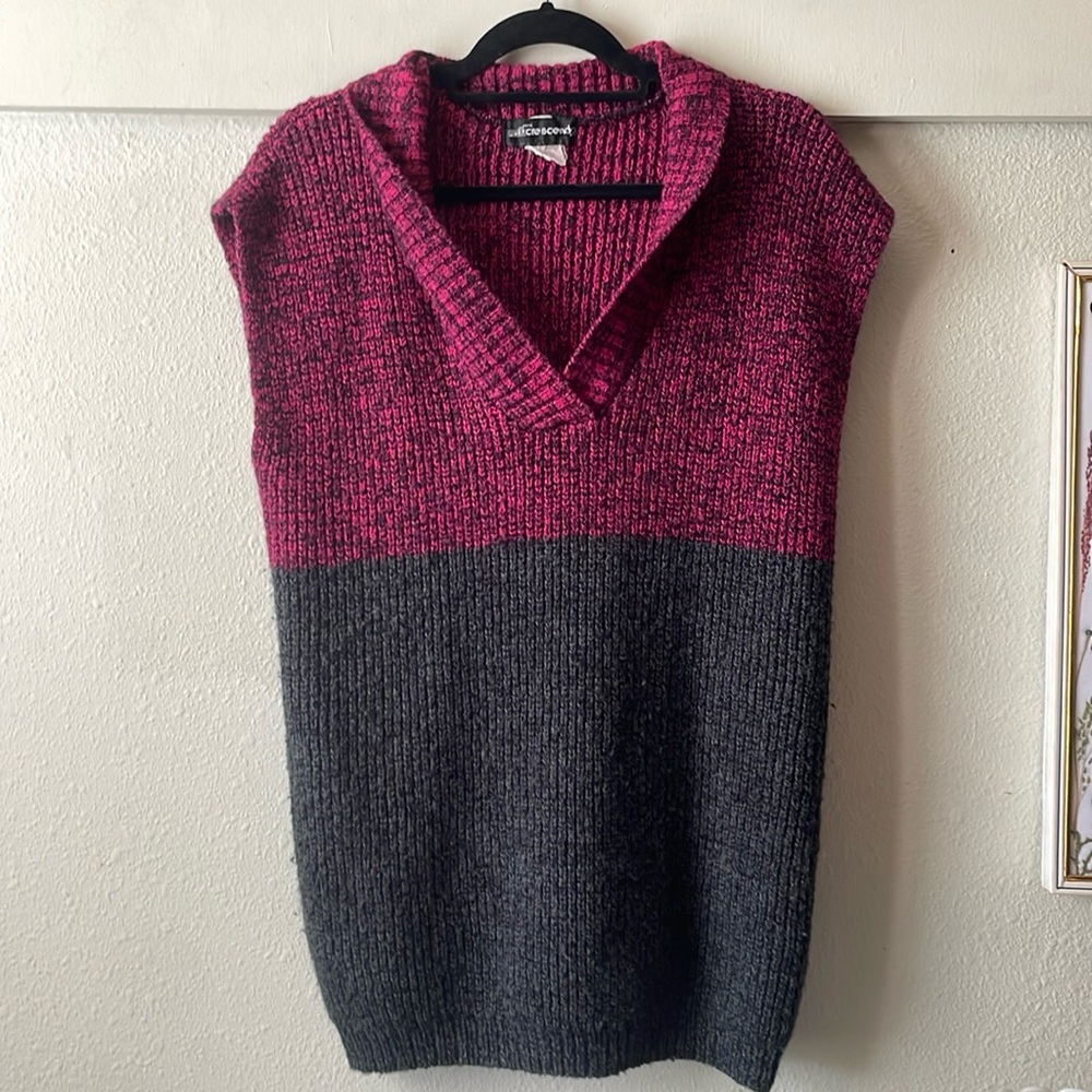Vintage Cresendo two toned sleeveless knit tunic style sweater